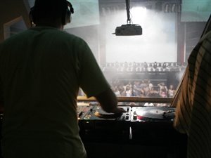 Sprzedamy Sp. z o.o. Dochodowy klub muzyczny z działką i budynkiem