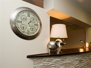 Biznes hostelowy przy lotnisku na sprzedaż