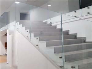 Do sprzedania firma specjalistyczna w Warszawie - produkcja i montaż elementów szklanych.