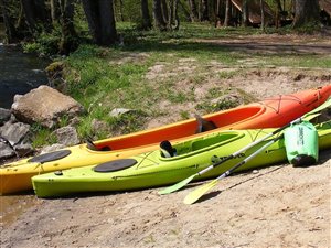Firma organizująca spływy kajakowe na Kaszubach (okolice Bytowa)