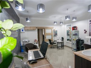 Sieć salonów fryzjersko-kosmetycznych