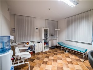 Kompletne wyposażenie gabinetu zabiegowego - stan idealny