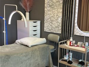 Salon beauty na sprzedaż w Warszawie - gotowy biznes z bazą ponad 1000 klientów. Cena do negocjacji 