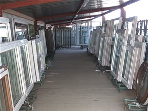 Firma produkcyjna w branży okien PCV