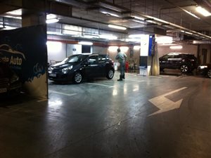 Myjnia ręczna w centrum handlowym