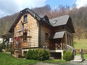 Na sprzedaż marka premium działająca w  branży renowacji drewna