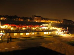 Pierwszy Hostel z restauracją na Wiśle w Krakowie