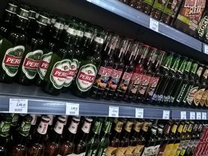 Sklep z alkoholem, zatowarowany