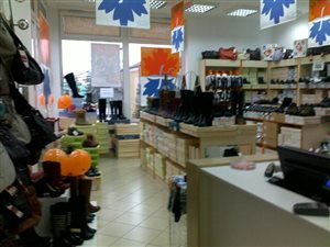 Sprzedam sklep obuwniczy z całym wyposażeniem, kasetonami