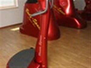 Studio fitness ze sprzętem do ćwiczeń w podciśnieniu