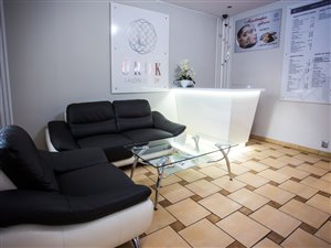 Prosperujący od kilku lat i przynoszący zyski salon fryzjersko - kosmetyczny
