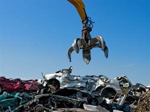 Stacja demontażu pojazdów, dostęp do aut